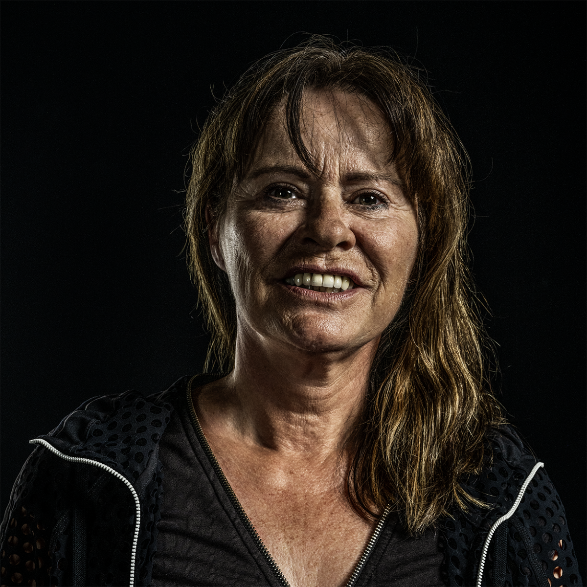 Ruth widmet sich der Fotografie und der Glaskunst. Sie reist gerne. Ruth